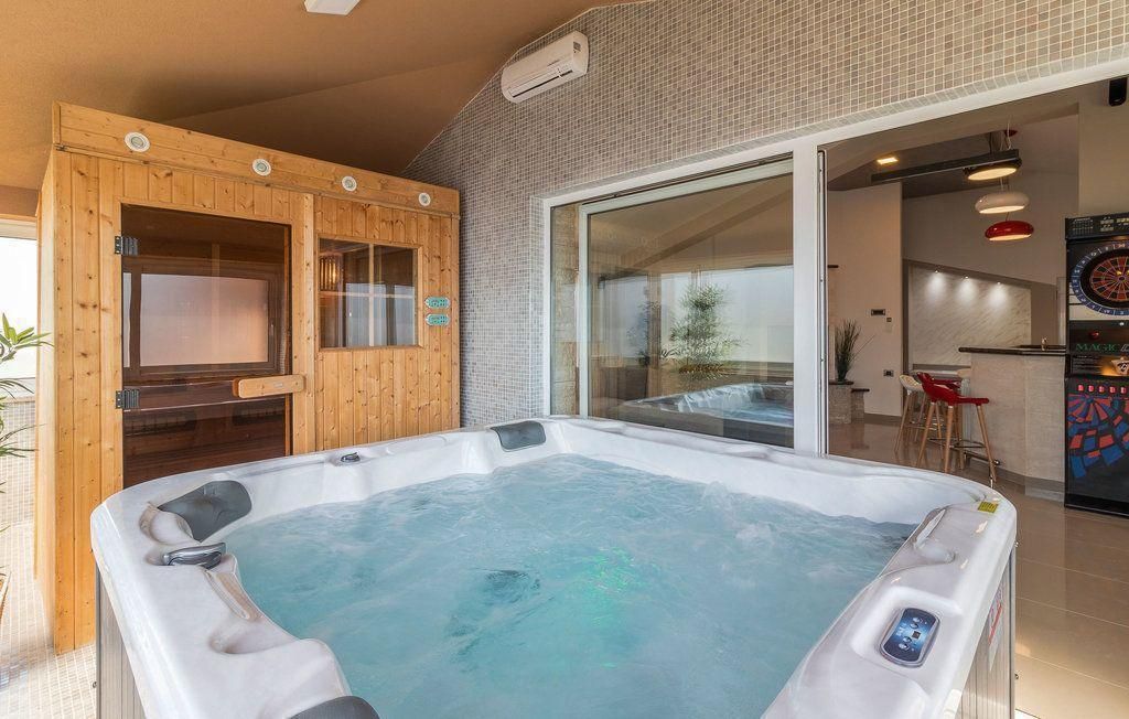 Отель, гостиница Valtura, Хорватия, 600 м² - фото 17