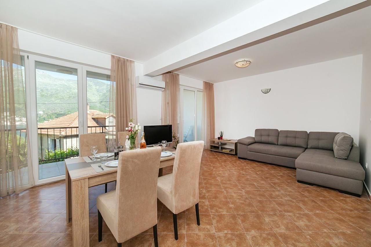 Квартира в Херцег-Нови, Черногория, 61 м² - фото 1