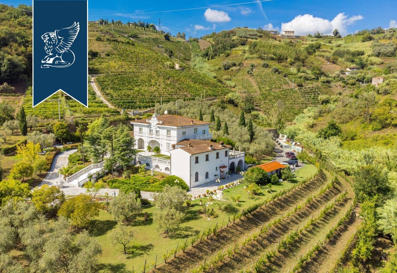 Вилла в Массе, Италия, 2 472 м² - фото 2