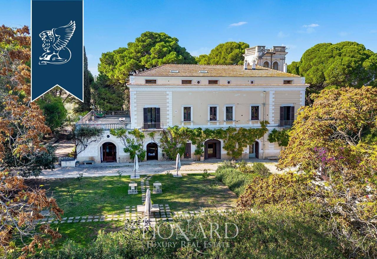 Вилла в Бари, Италия, 2 200 м² - фото 2