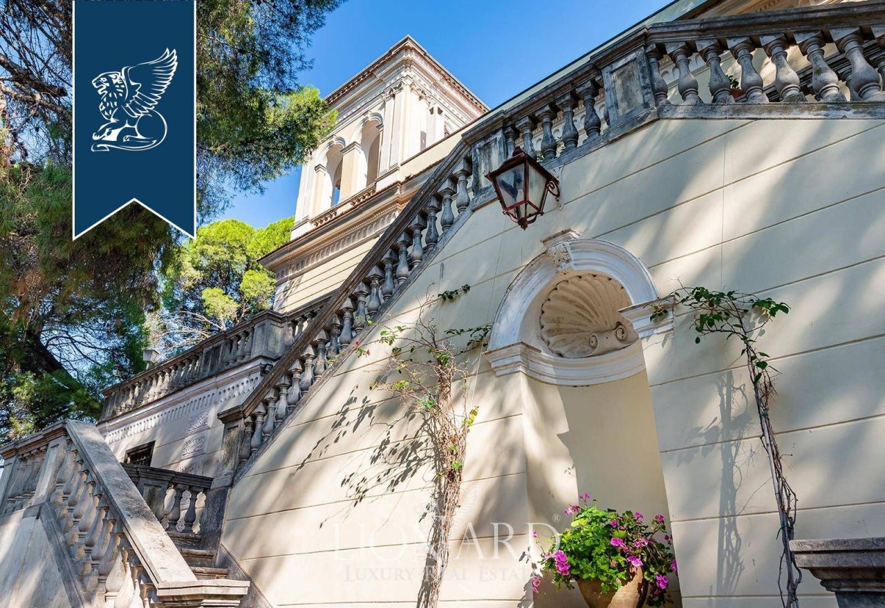 Вилла в Бари, Италия, 2 200 м² - фото 11