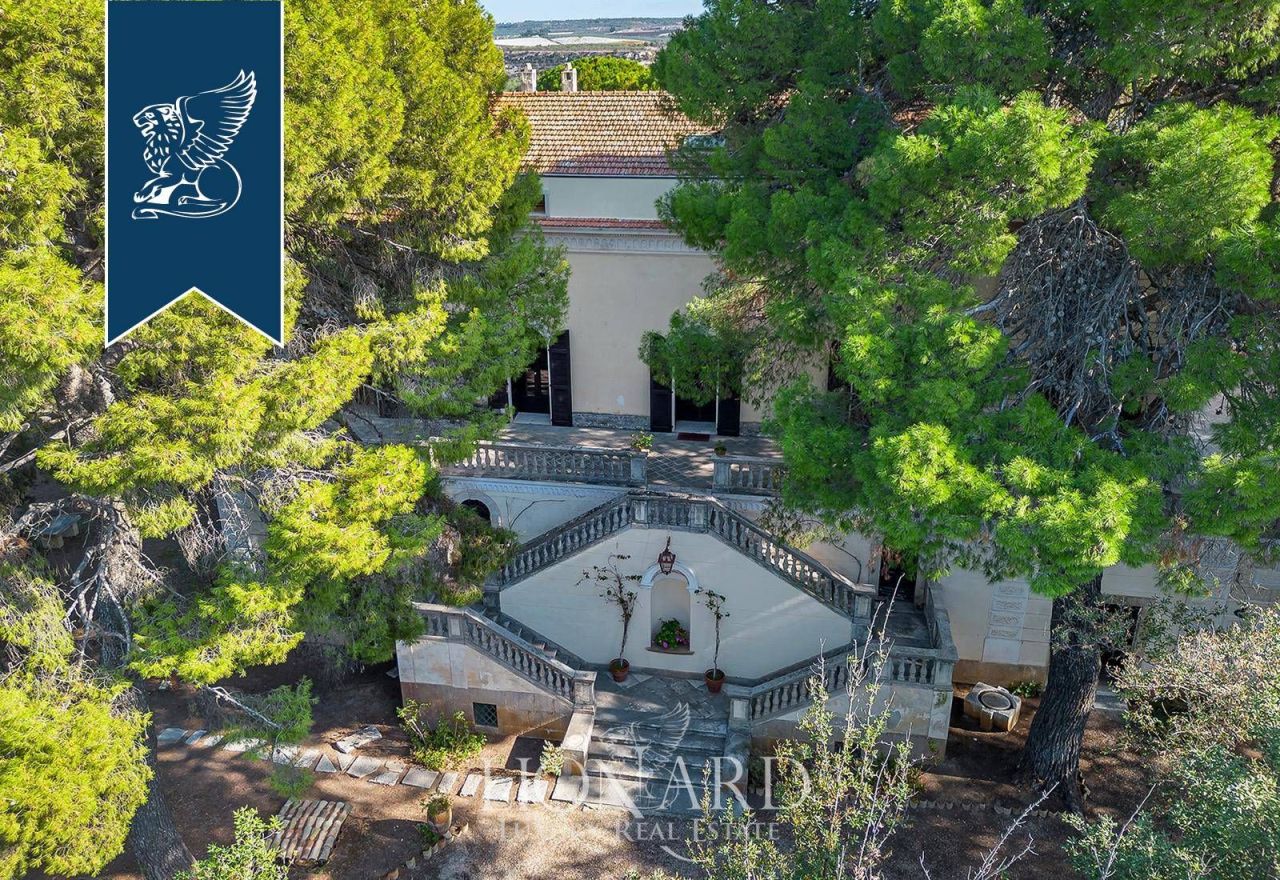 Вилла в Бари, Италия, 2 200 м² - фото 12