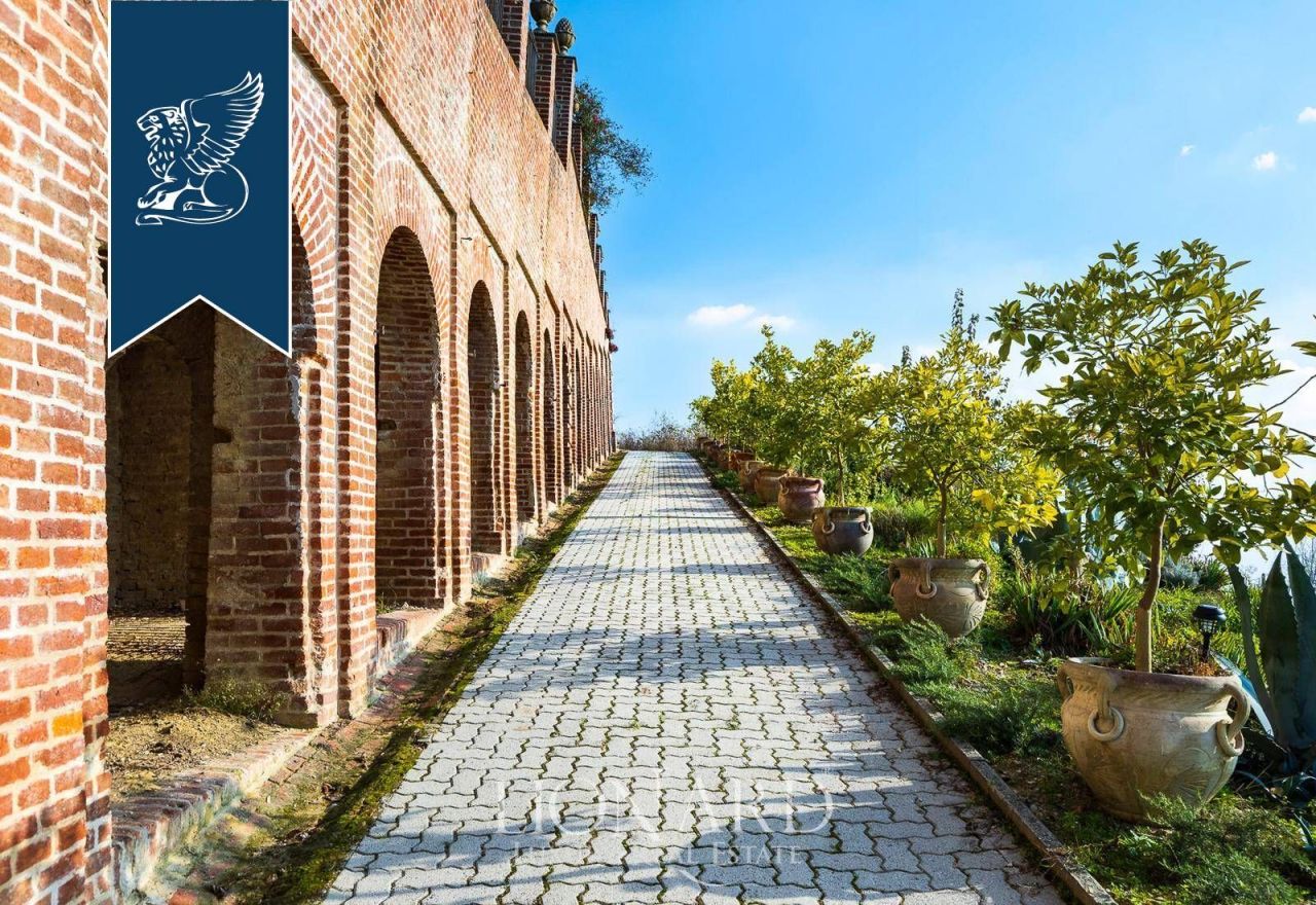 Замок в Асти, Италия, 1 690 м² - фото 13