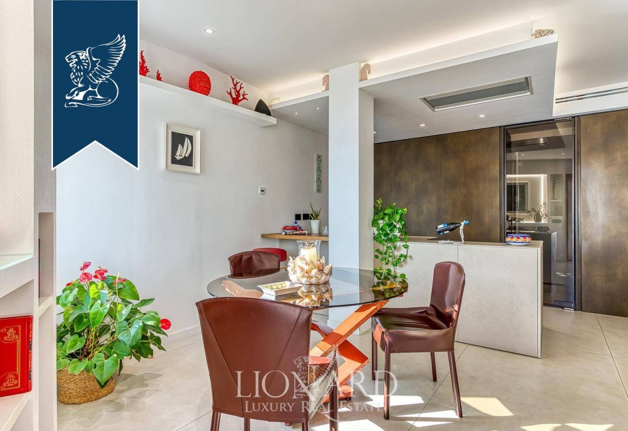 Апартаменты в Неаполе, Италия, 140 м² - фото 18