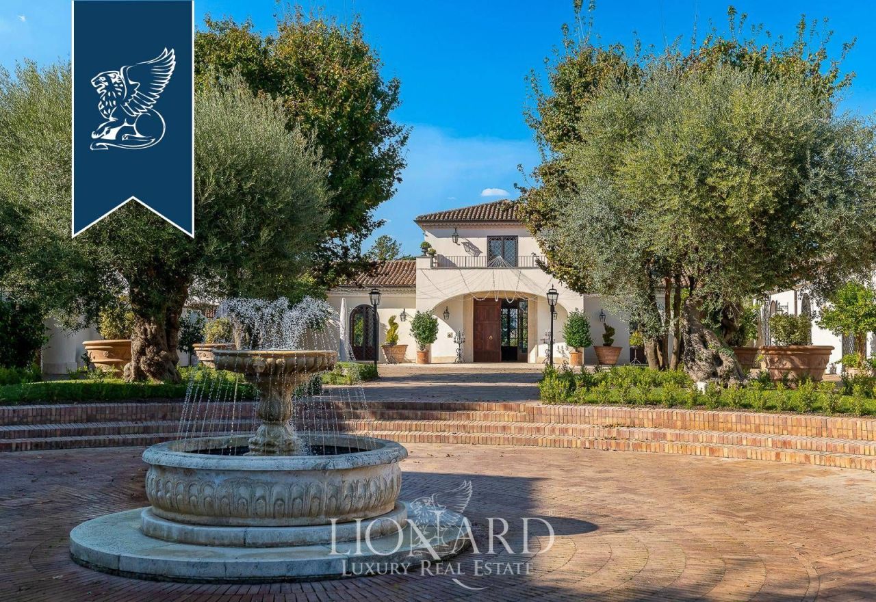 Вилла в Казерте, Италия, 2 300 м² - фото 3