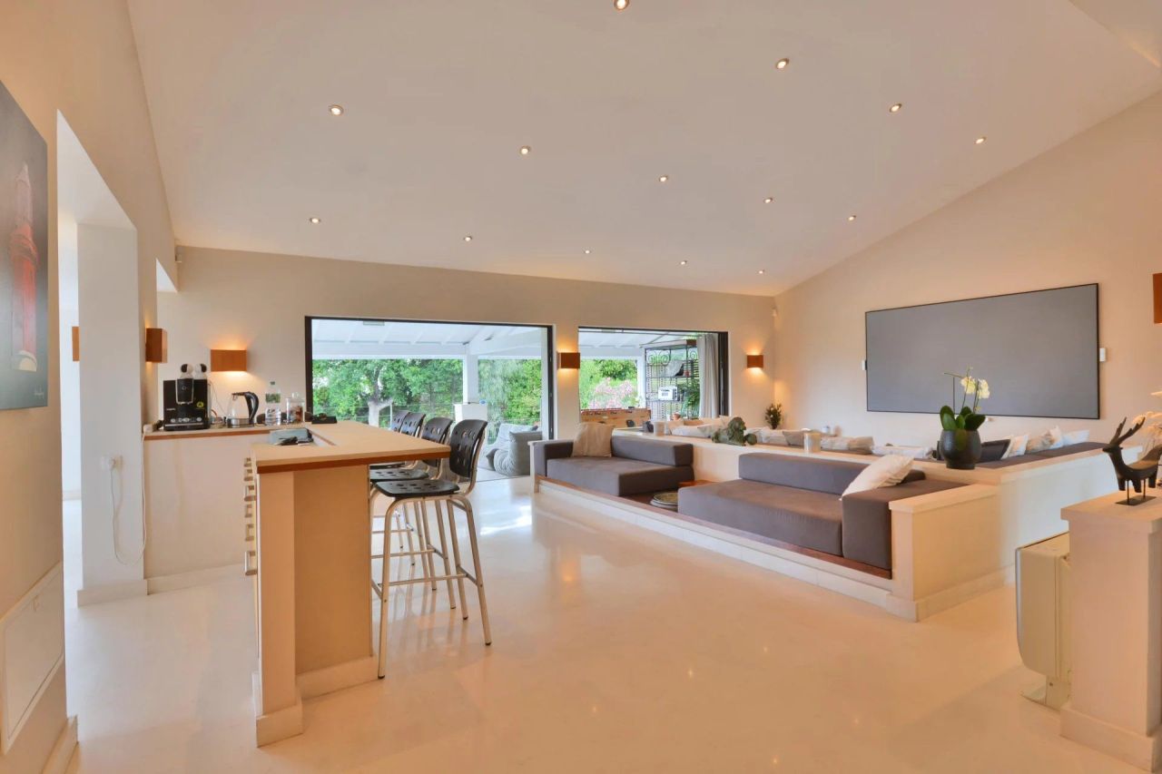 Вилла в Антибе, Франция, 343 м² - фото 9