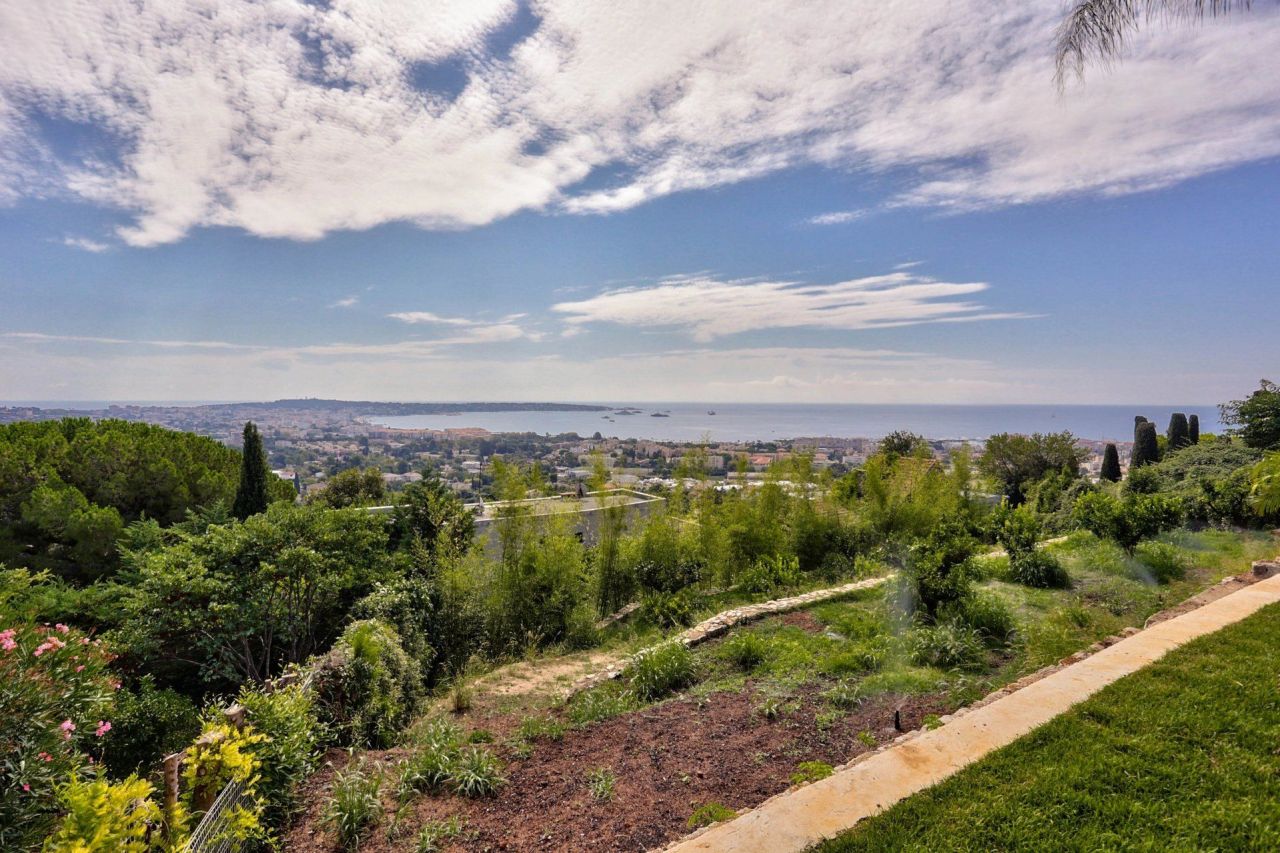 Вилла в Гольф-Жуан, Франция, 265 м² - фото 9