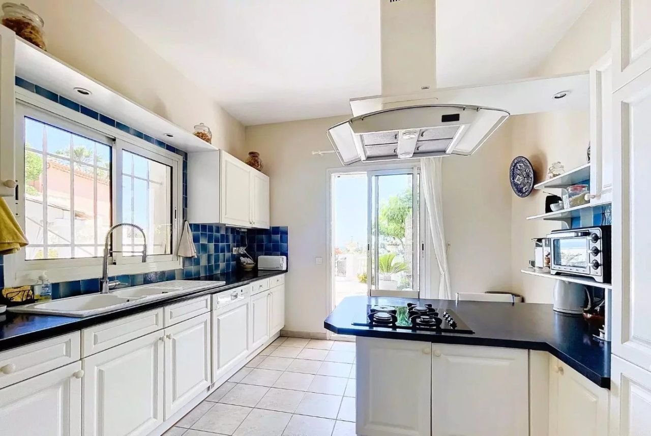 Вилла в Гольф-Жуан, Франция, 230 м² - фото 11