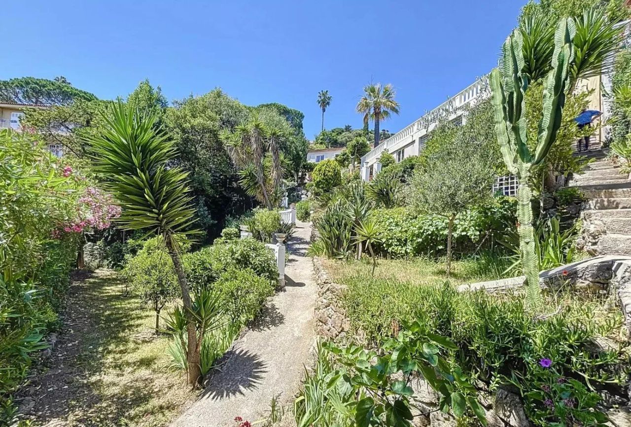 Вилла в Гольф-Жуан, Франция, 230 м² - фото 12