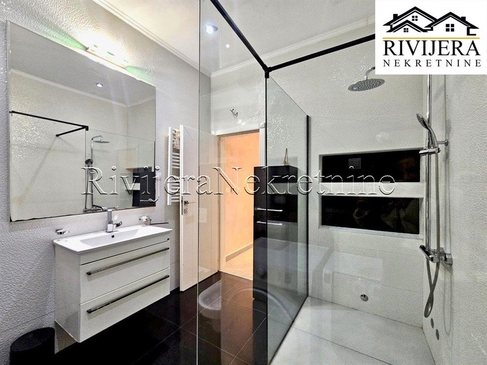 Квартира в Доброте, Черногория, 95 м² - фото 2