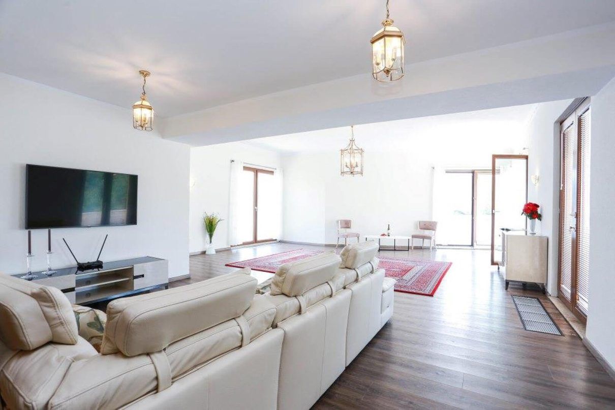 Вилла в Тивате, Черногория, 517 м² - фото 11