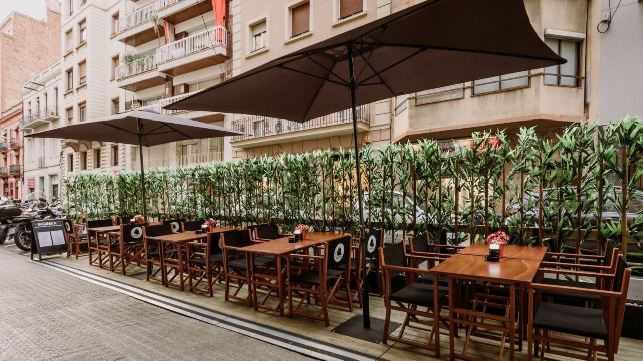 Коммерческая недвижимость в Барселоне, Испания, 360 м² - фото 2