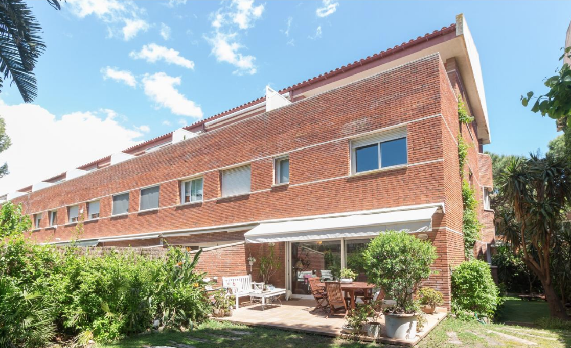 Таунхаус в Барселоне, Испания, 330 м² - фото 2