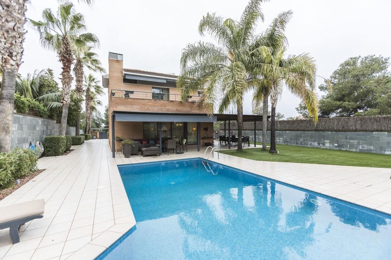 Дом в Барселоне, Испания, 496 м² - фото 2