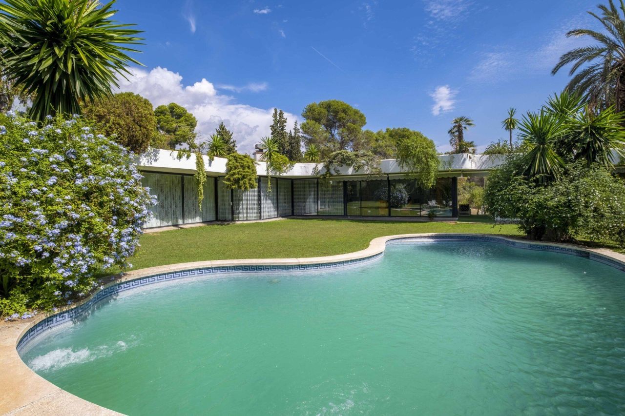 Дом в Барселоне, Испания, 810 м² - фото 2