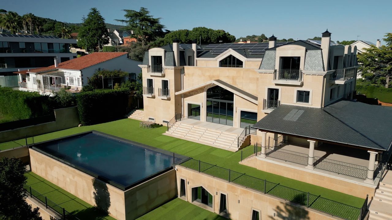 Дом в Барселоне, Испания, 2 000 м² - фото 2