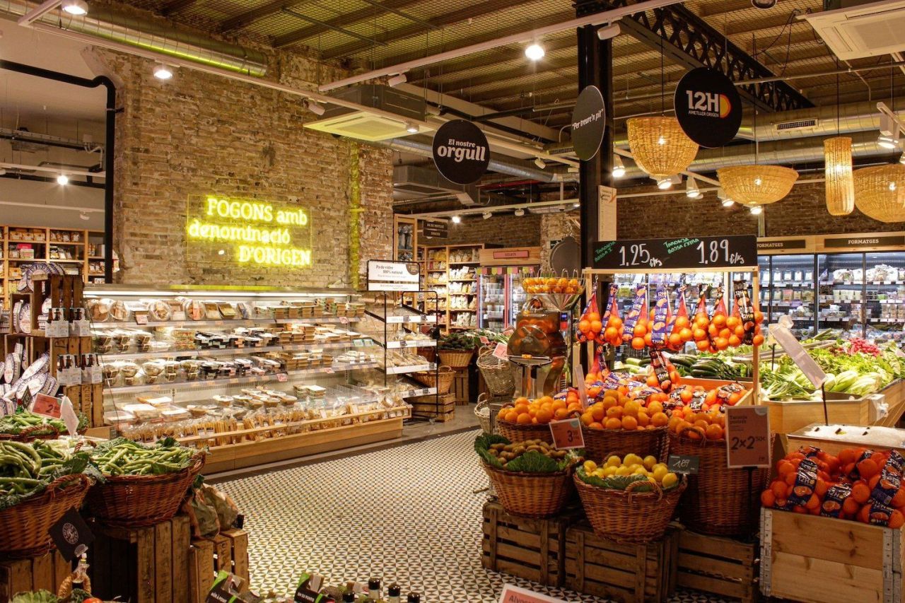 Коммерческая недвижимость в Барселоне, Испания, 422 м² - фото 2