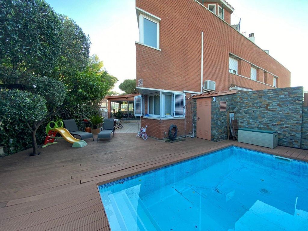 Таунхаус в Барселоне, Испания, 236 м² - фото 2