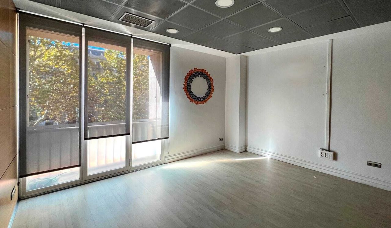 Коммерческая недвижимость в Барселоне, Испания, 322 м² - фото 3