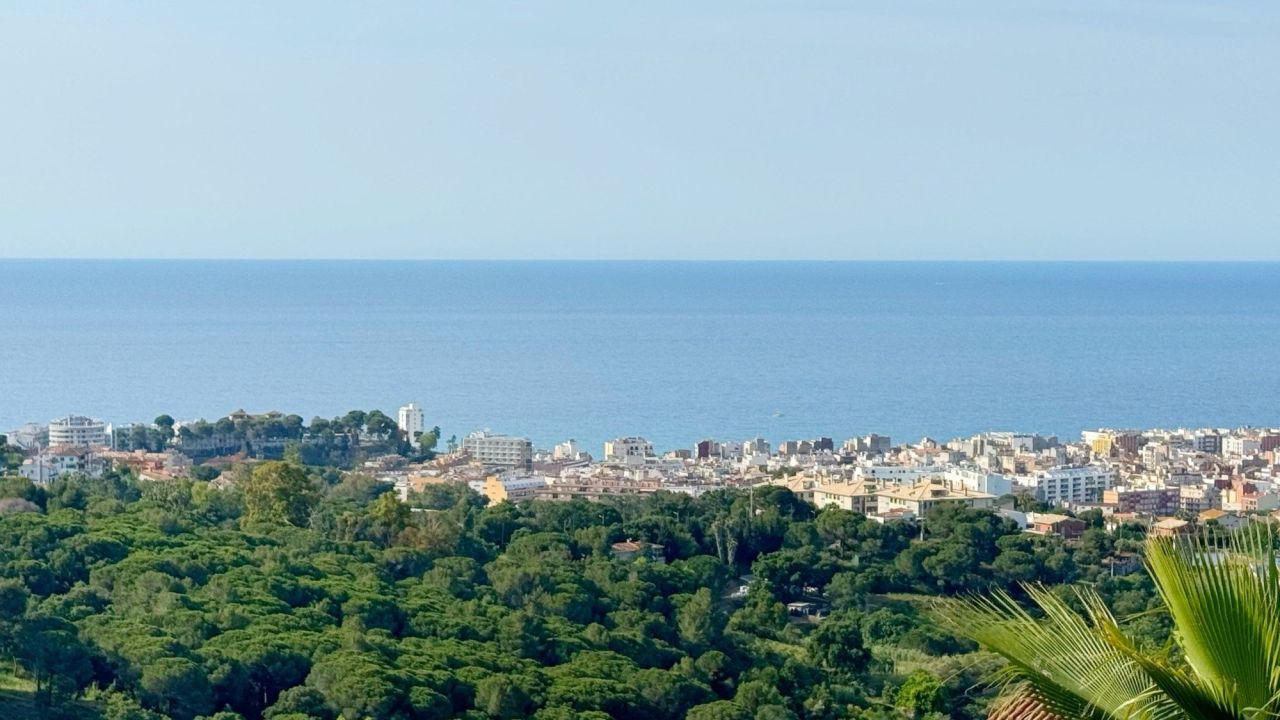 Земля на Коста-Брава, Испания - фото 3