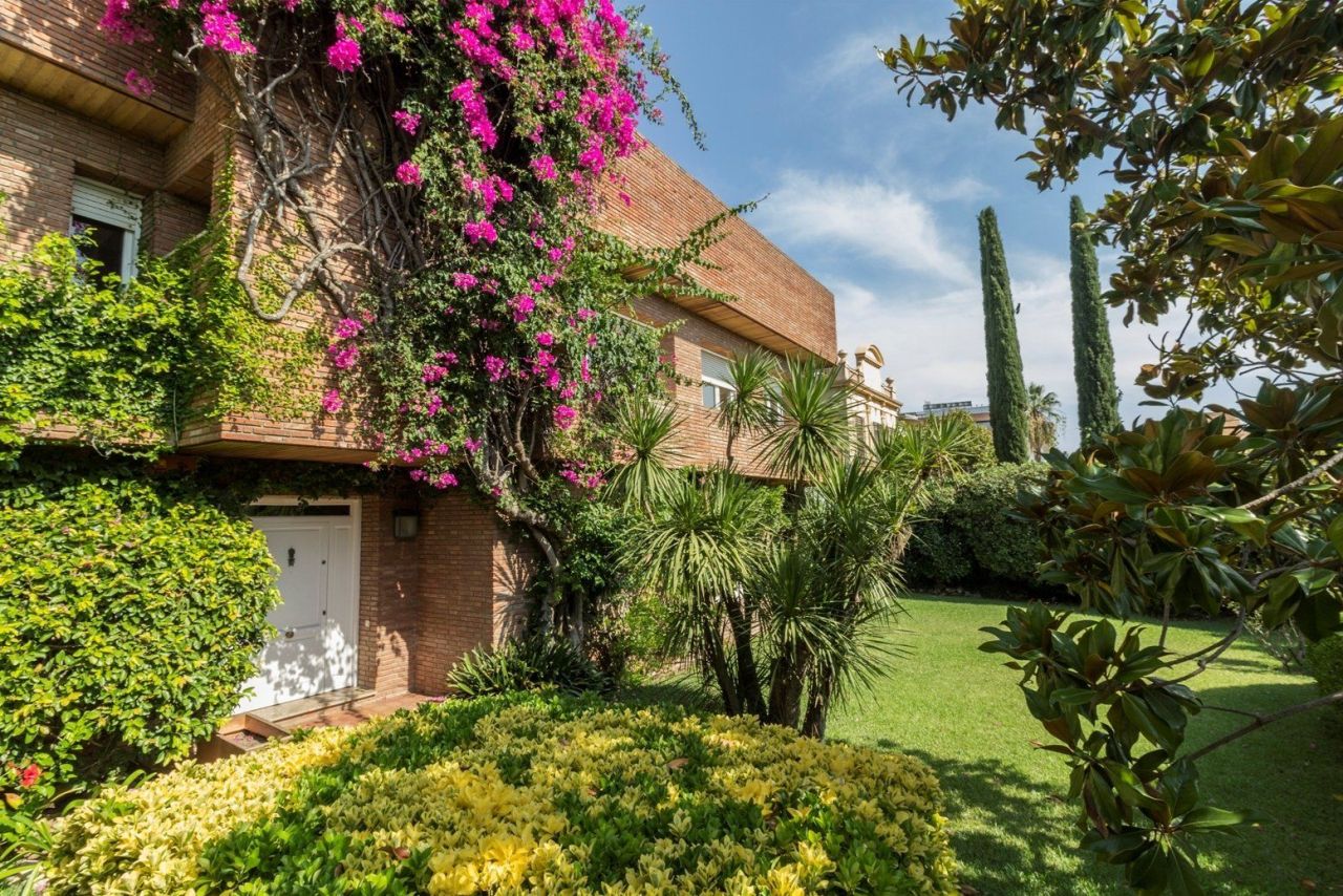 Дом в Барселоне, Испания, 706 м² - фото 4