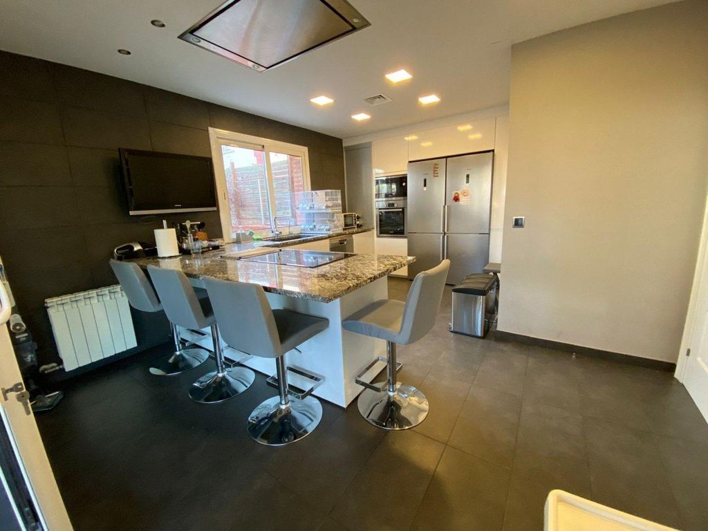 Таунхаус в Барселоне, Испания, 236 м² - фото 7