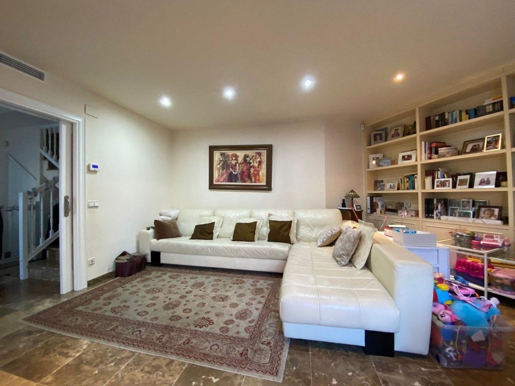 Таунхаус в Барселоне, Испания, 236 м² - фото 10