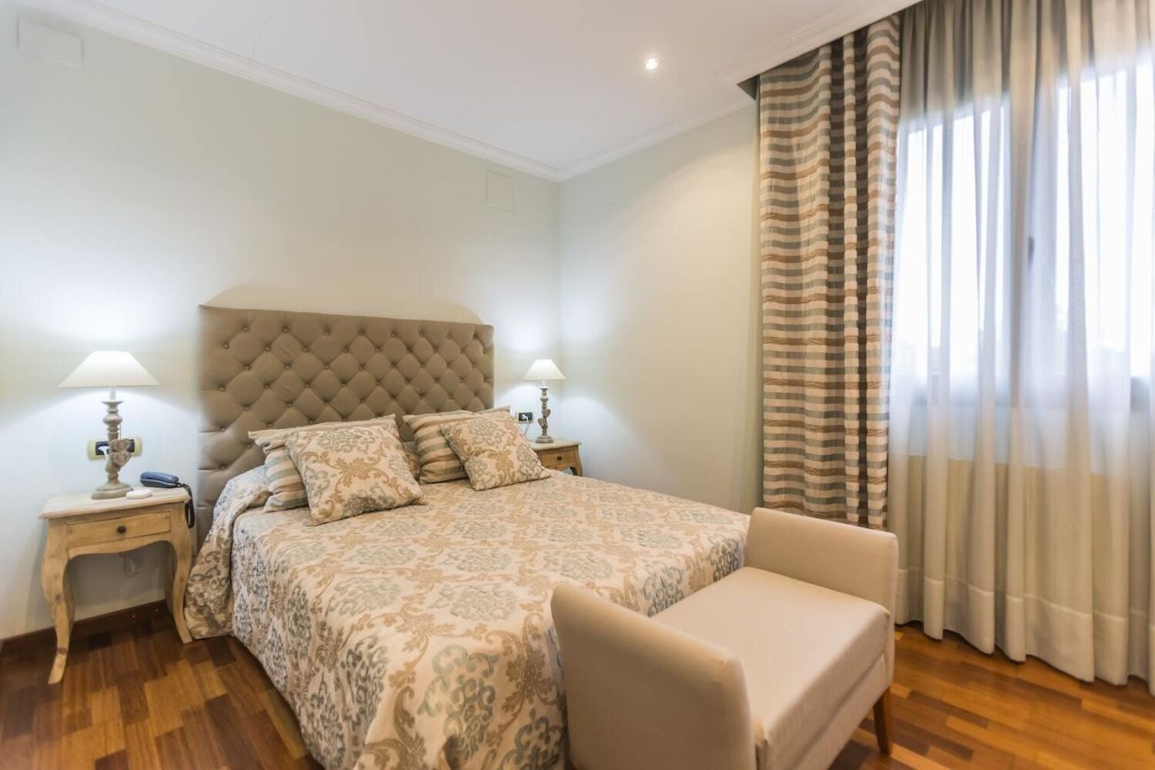 Дом в Барселоне, Испания, 496 м² - фото 13