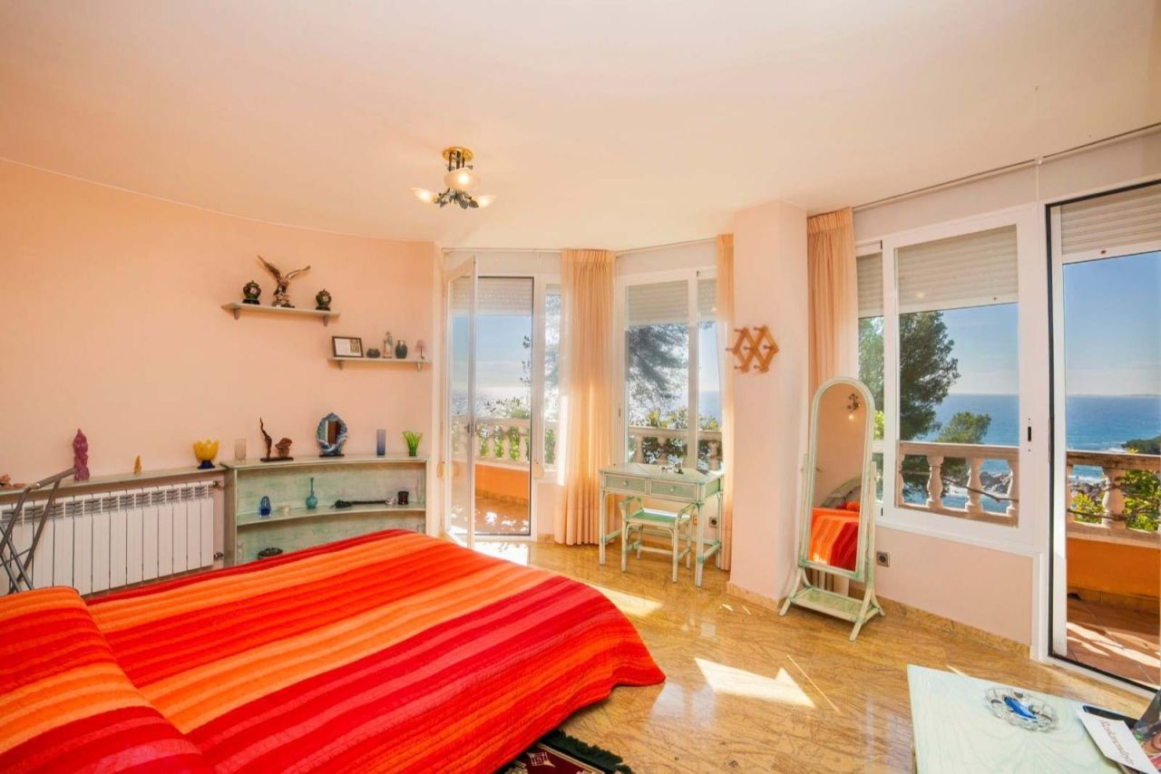 Дом на Коста-Брава, Испания, 420 м² - фото 13