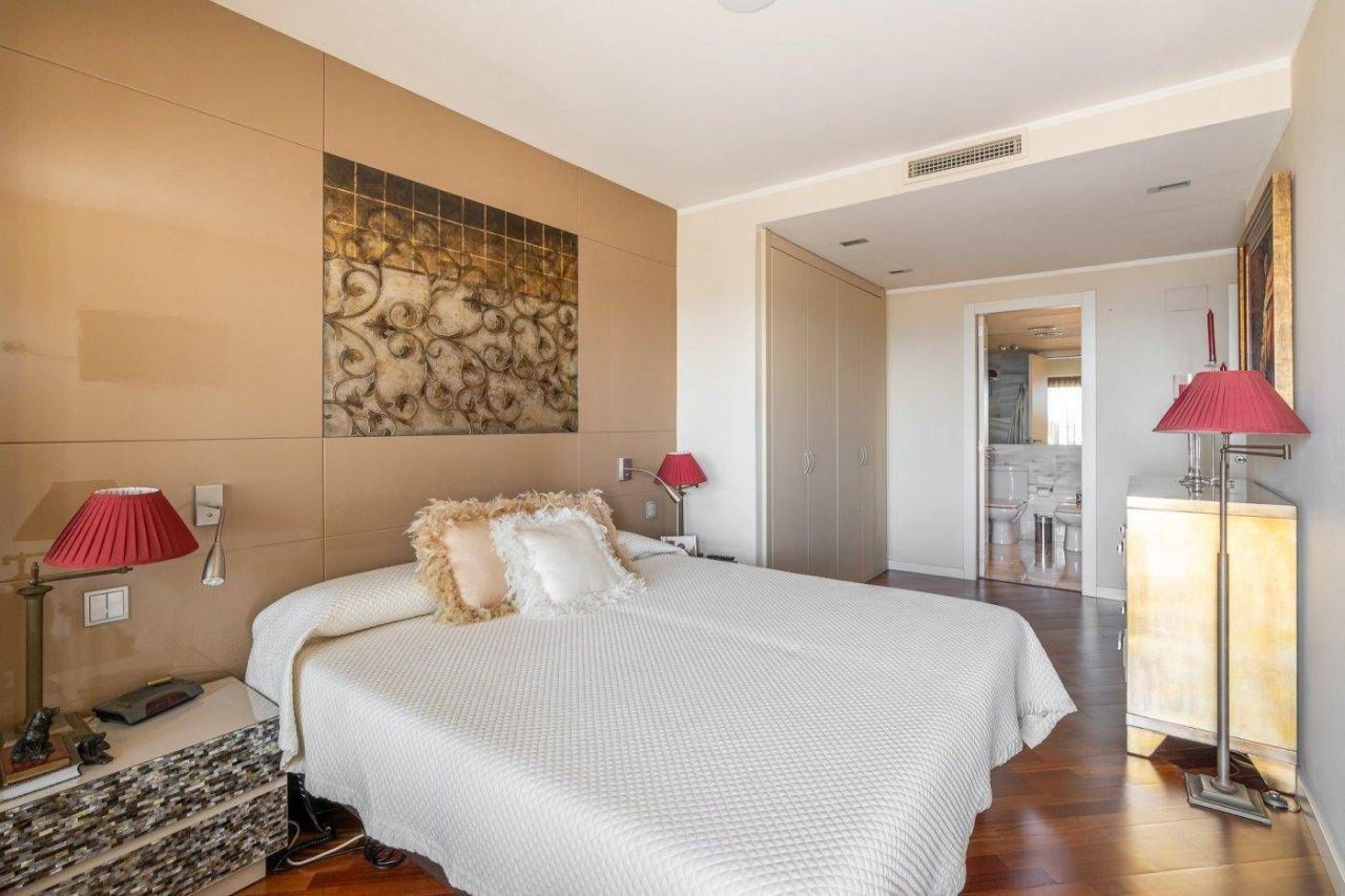 Квартира в Барселоне, Испания, 201 м² - фото 18