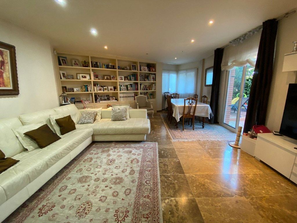 Таунхаус в Барселоне, Испания, 236 м² - фото 18