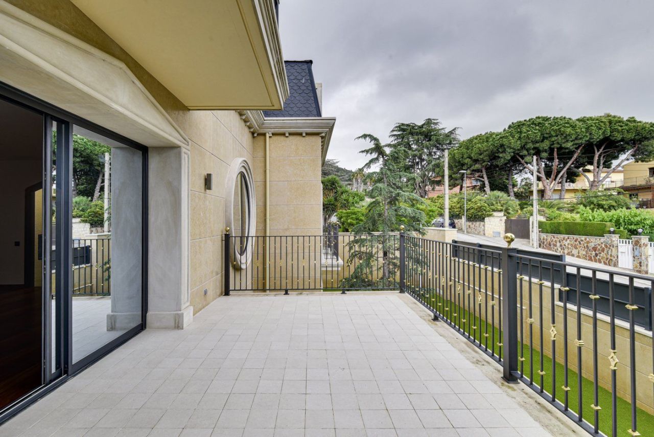 Дом в Барселоне, Испания, 2 000 м² - фото 19