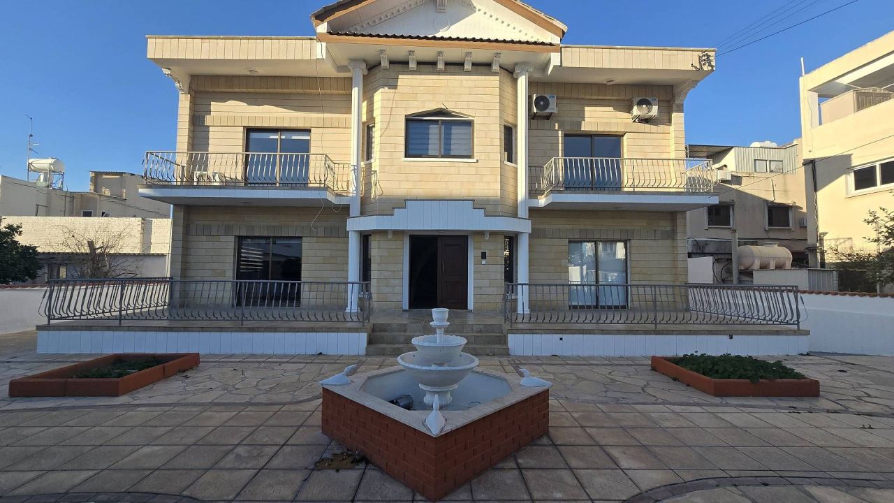 Дом в Ларнаке, Кипр, 750 м² - фото 1