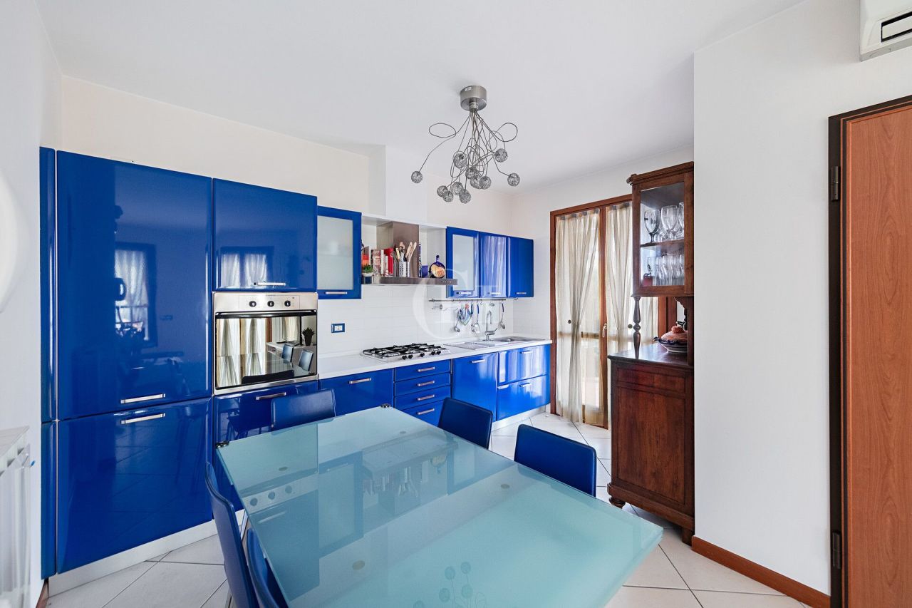 Апартаменты у озера Гарда, Италия, 140 м² - фото 4