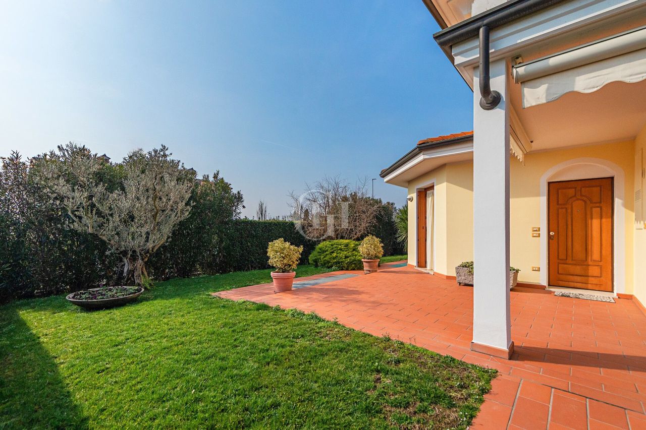 Апартаменты у озера Гарда, Италия, 140 м² - фото 8