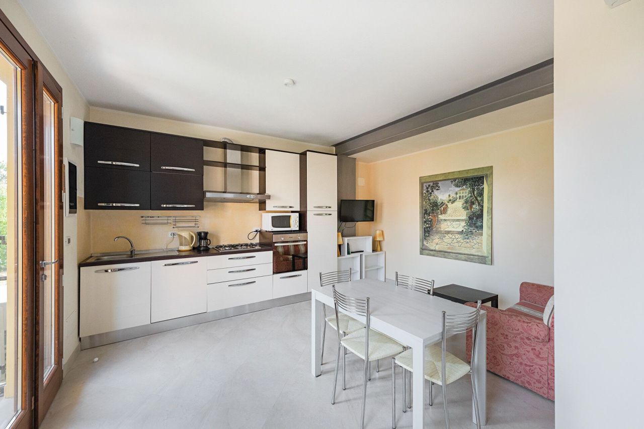 Апартаменты у озера Гарда, Италия, 90 м² - фото 2