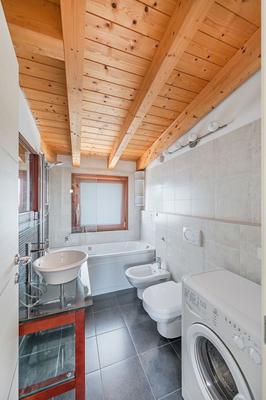 Апартаменты у озера Гарда, Италия, 90 м² - фото 8