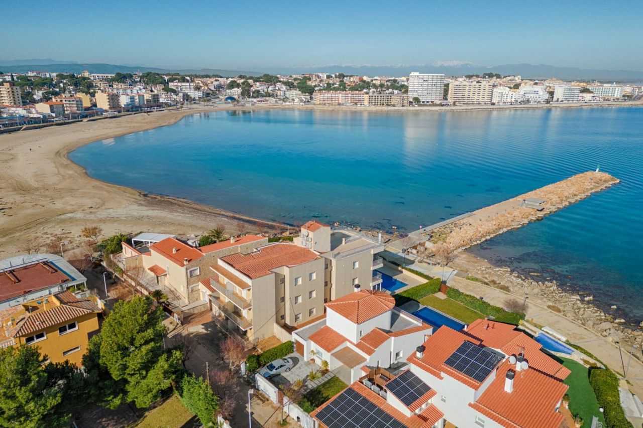 Шале на Коста-Брава, Испания, 214 м² - фото 2