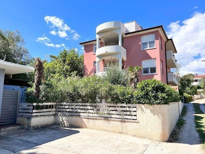 Отель, гостиница в Премантуре, Хорватия, 450 м² - фото 1