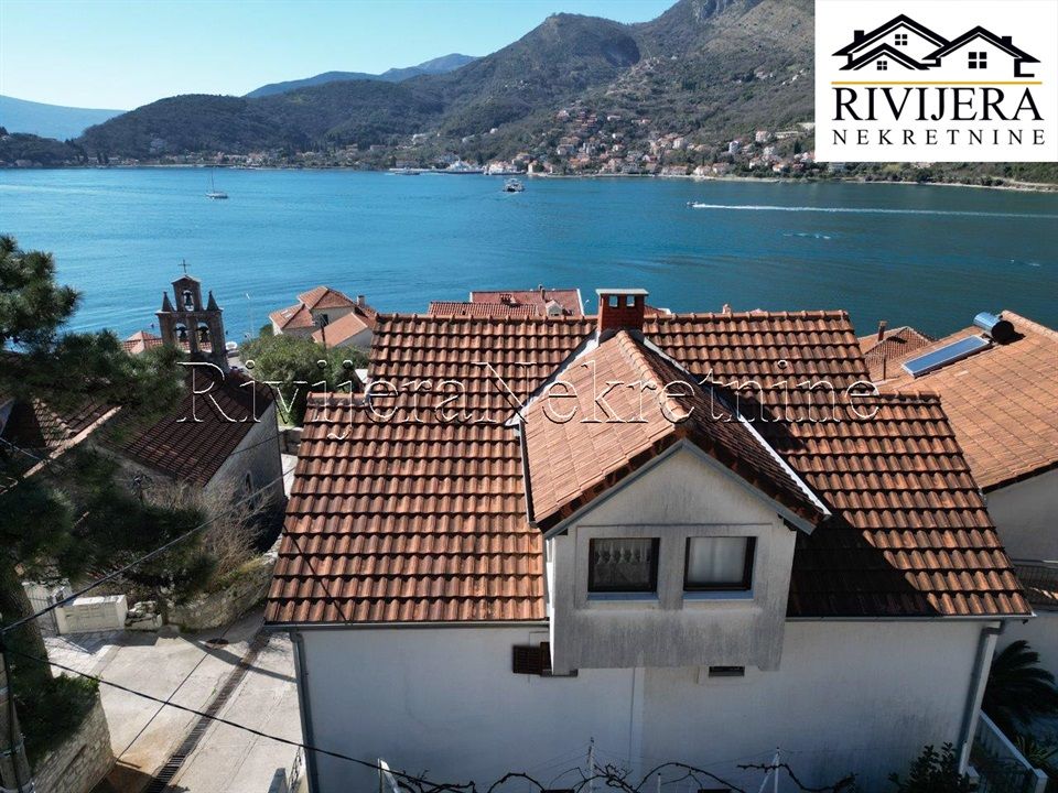 Дом в Тивате, Черногория, 90 м² - фото 3