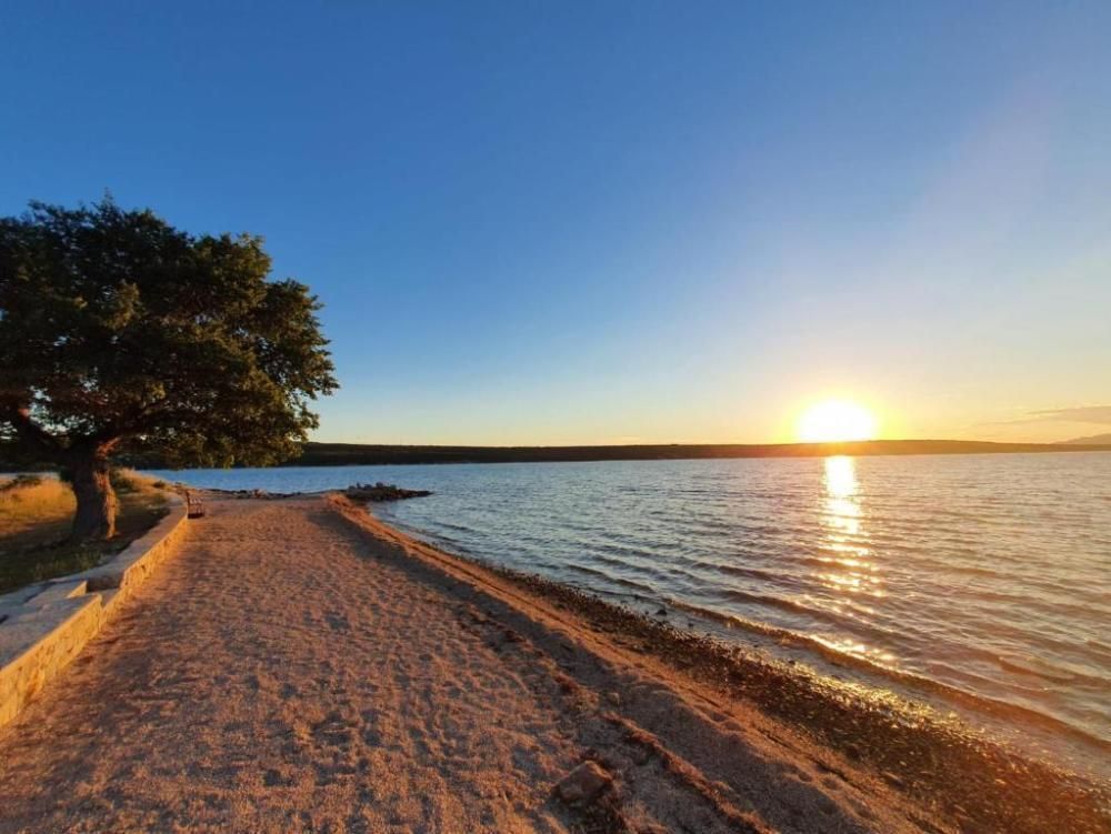 Отель, гостиница Obrovac, Хорватия, 400 м² - фото 3