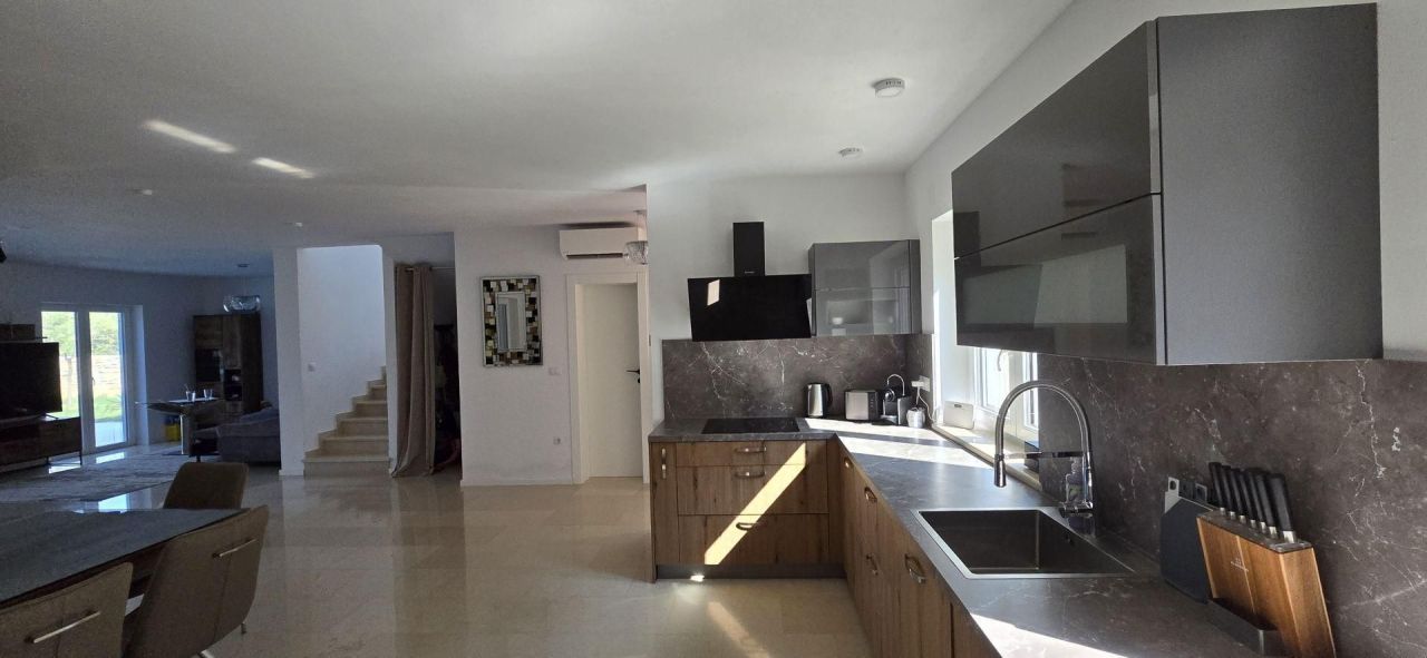 Вилла в Ровини, Хорватия, 236 м² - фото 14