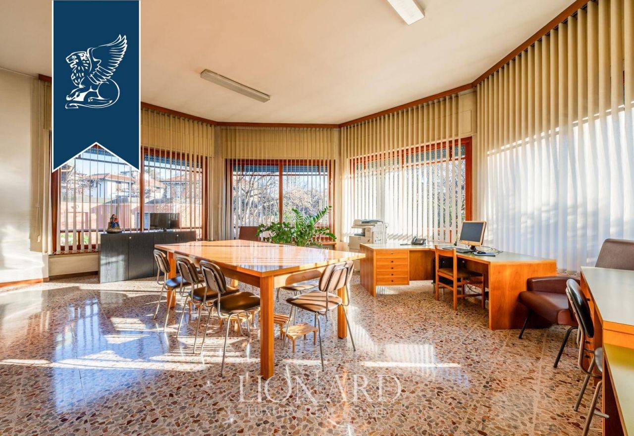 Вилла в Милане, Италия, 1 100 м² - фото 18