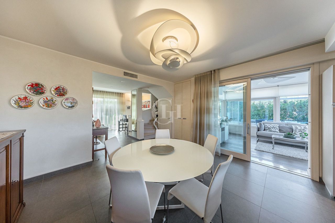 Вилла у озера Гарда, Италия, 250 м² - фото 7