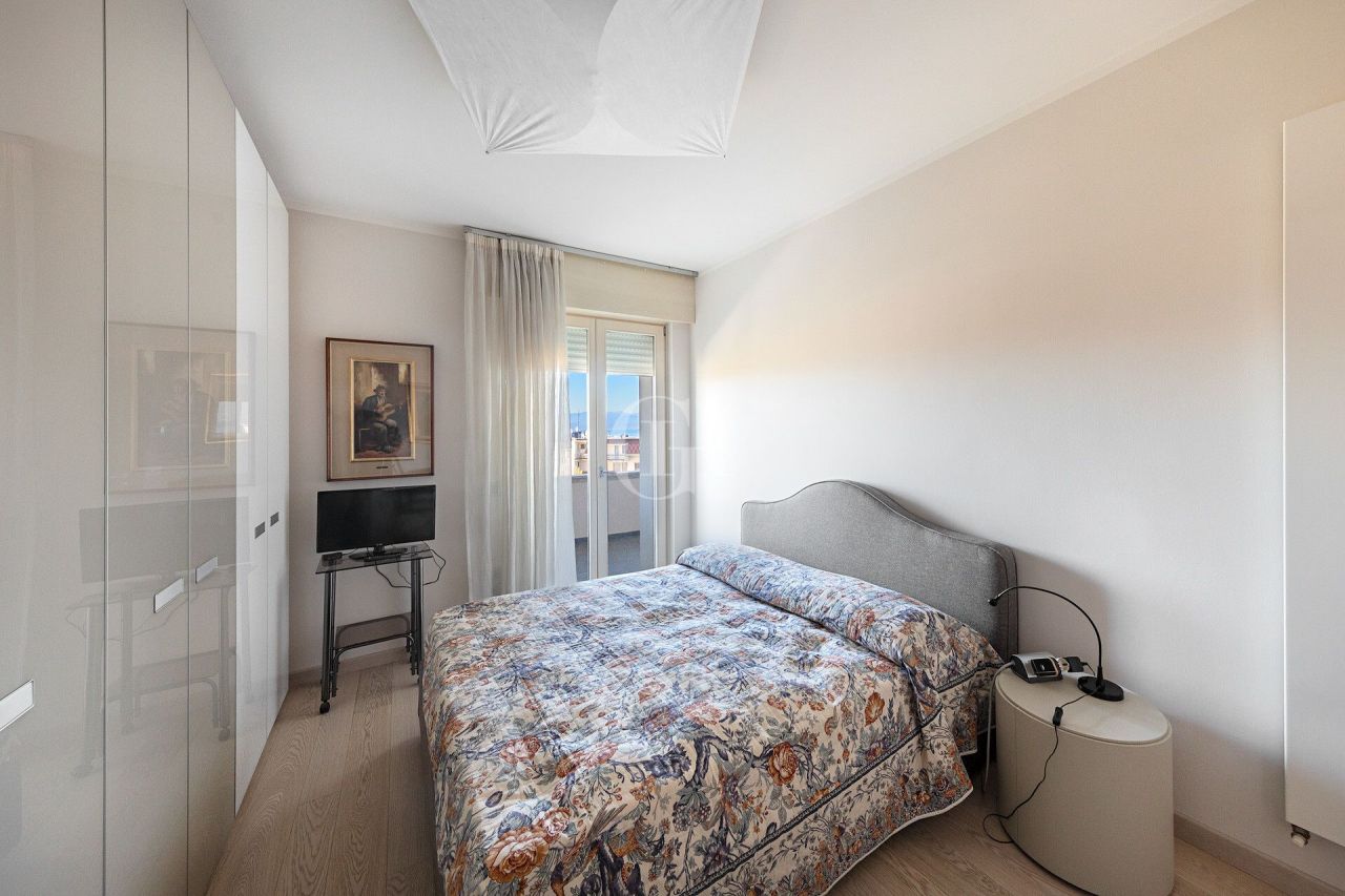 Вилла у озера Гарда, Италия, 250 м² - фото 12