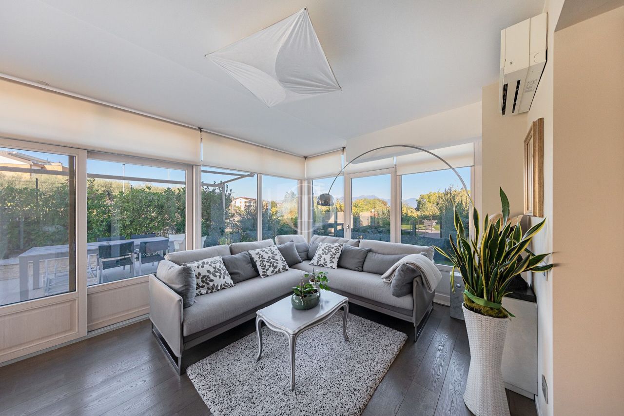 Вилла у озера Гарда, Италия, 250 м² - фото 8