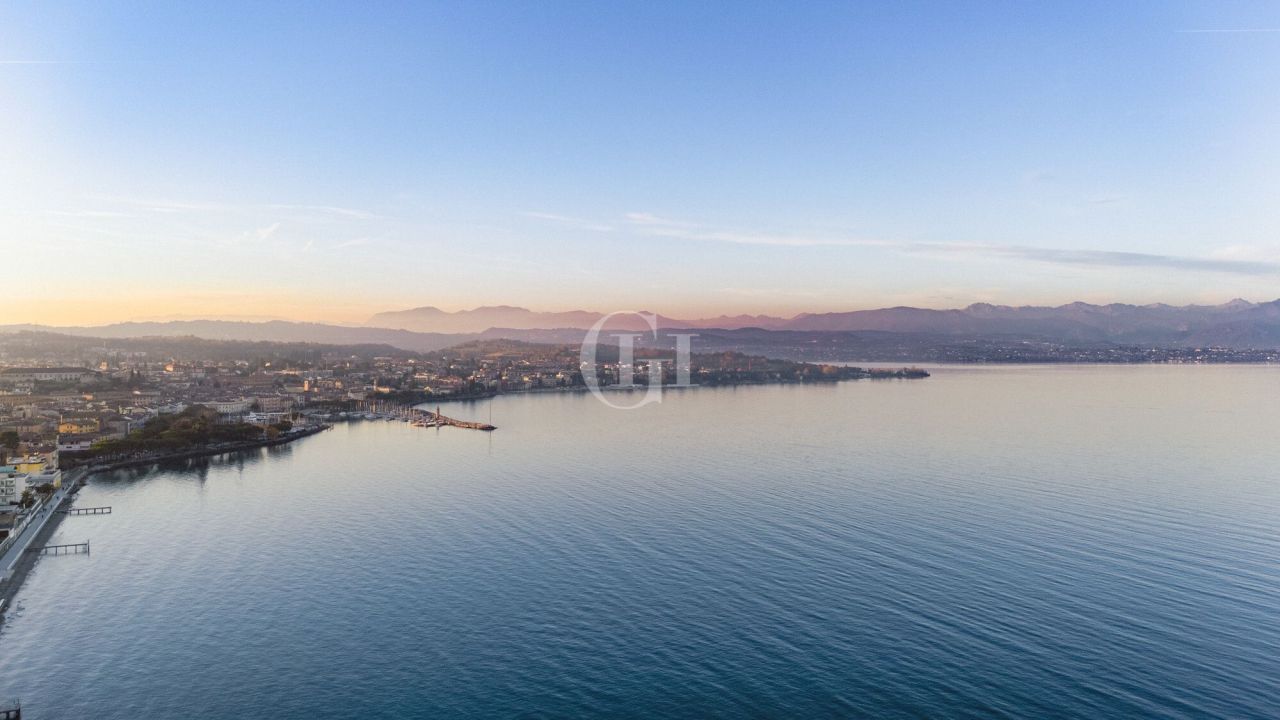 Вилла у озера Гарда, Италия, 300 м² - фото 18