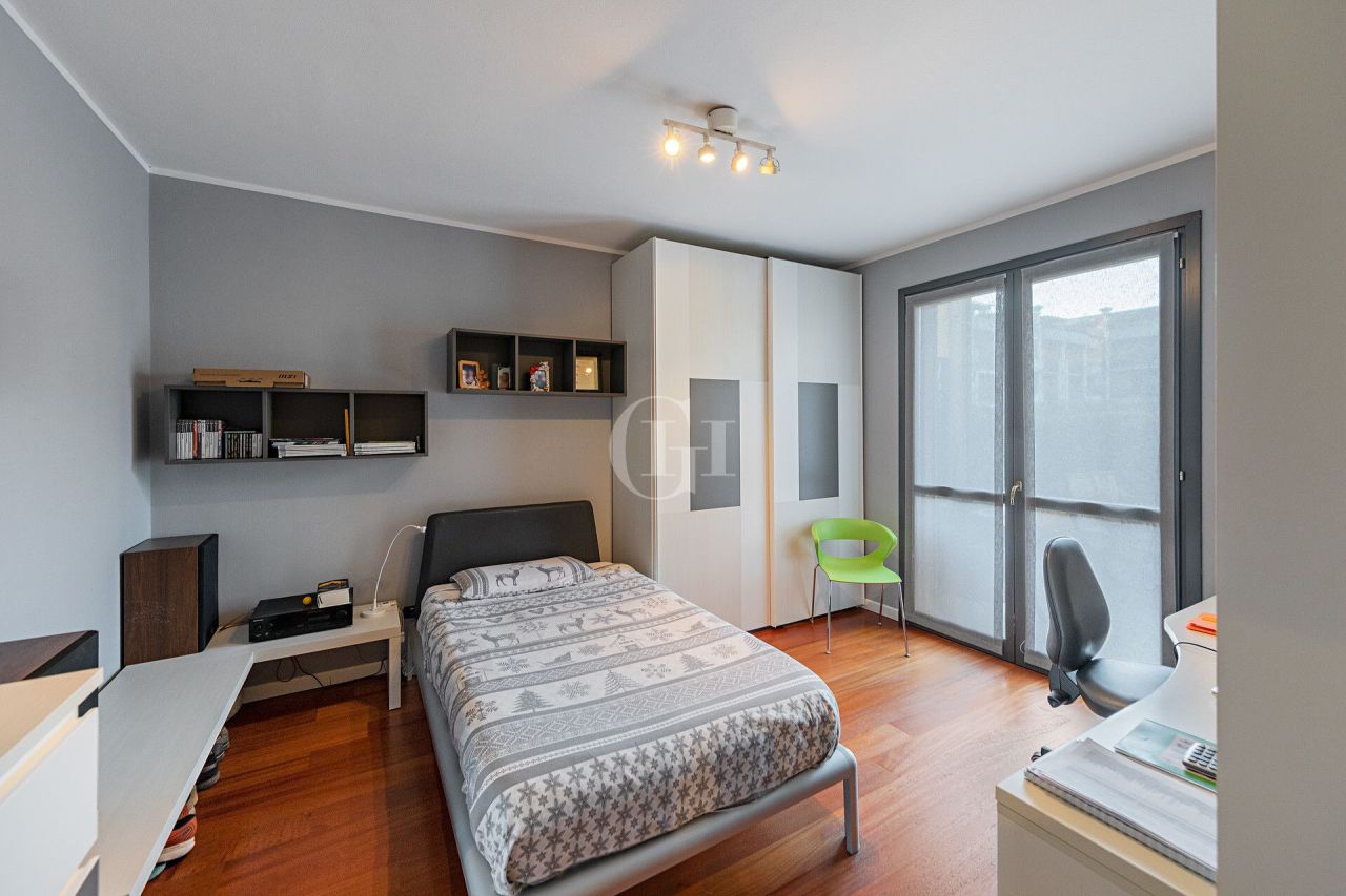 Вилла у озера Гарда, Италия, 300 м² - фото 12