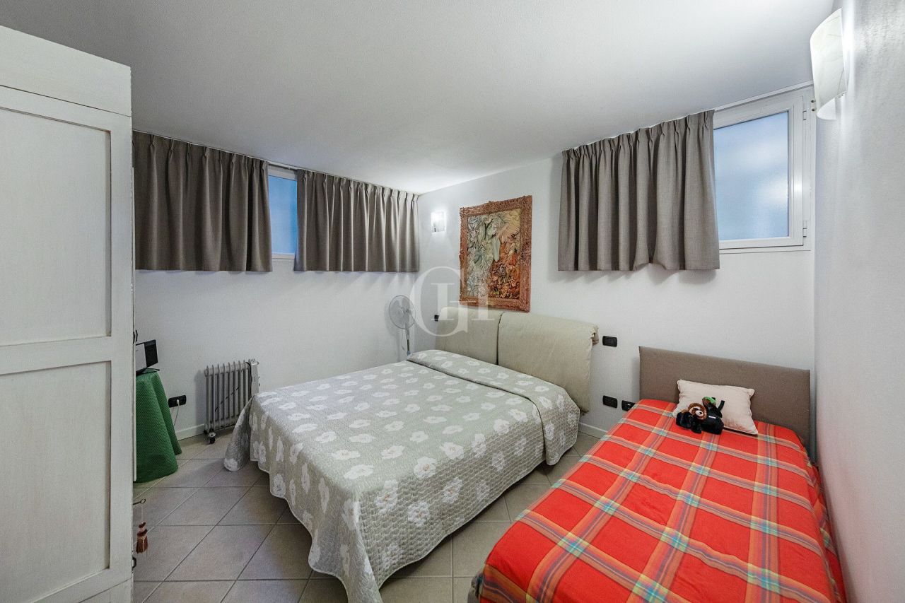 Вилла у озера Гарда, Италия, 300 м² - фото 15