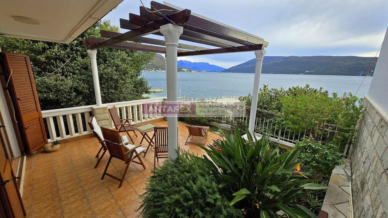 Апартаменты в Херцег-Нови, Черногория, 131 м² - фото 2